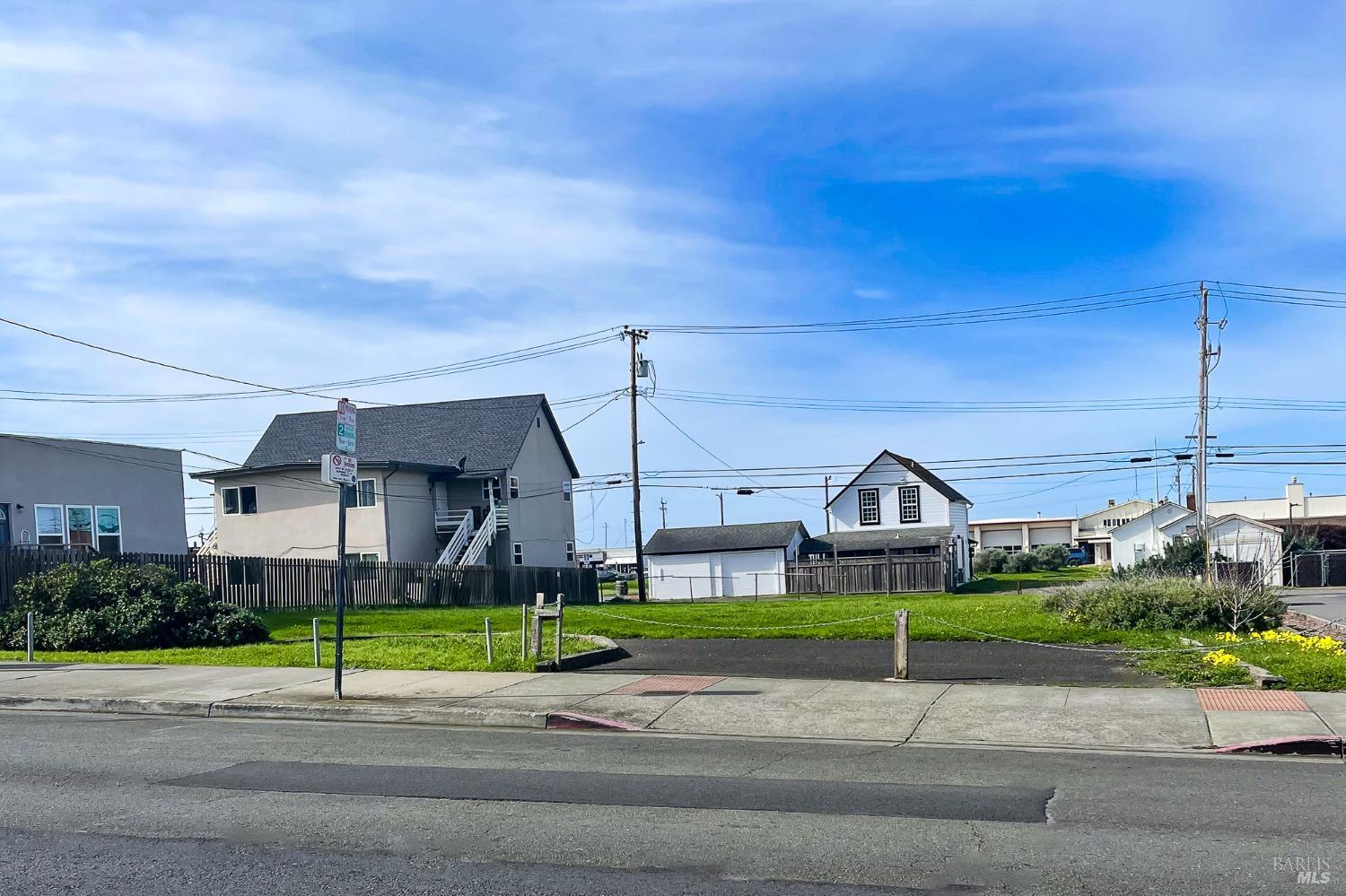 Photo of 127 Franklin St in Fort Bragg, CA