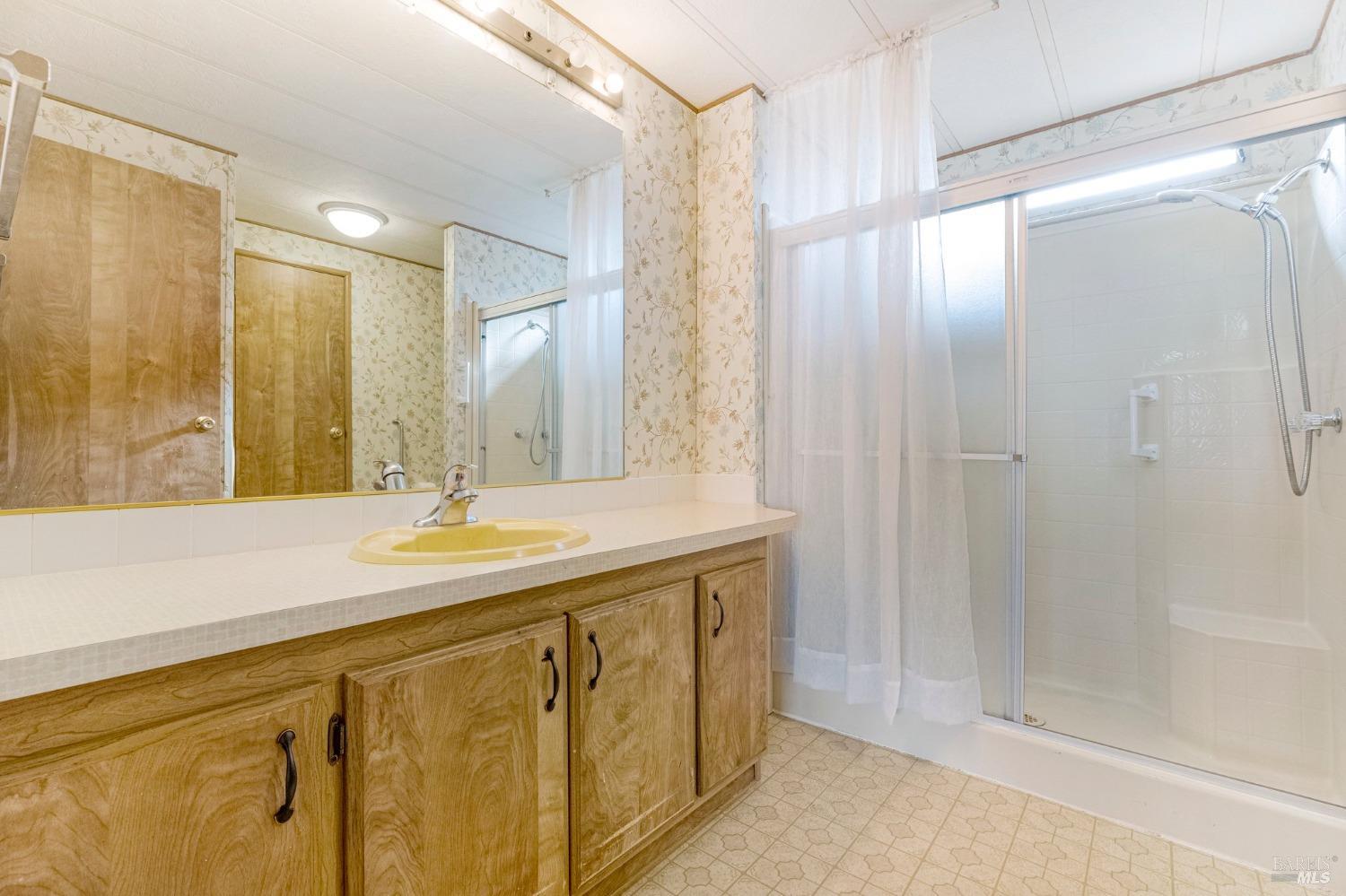 Detail Gallery Image 7 of 13 For 8132 Willow St, Windsor,  CA 95492 - 2 Beds | 2 Baths