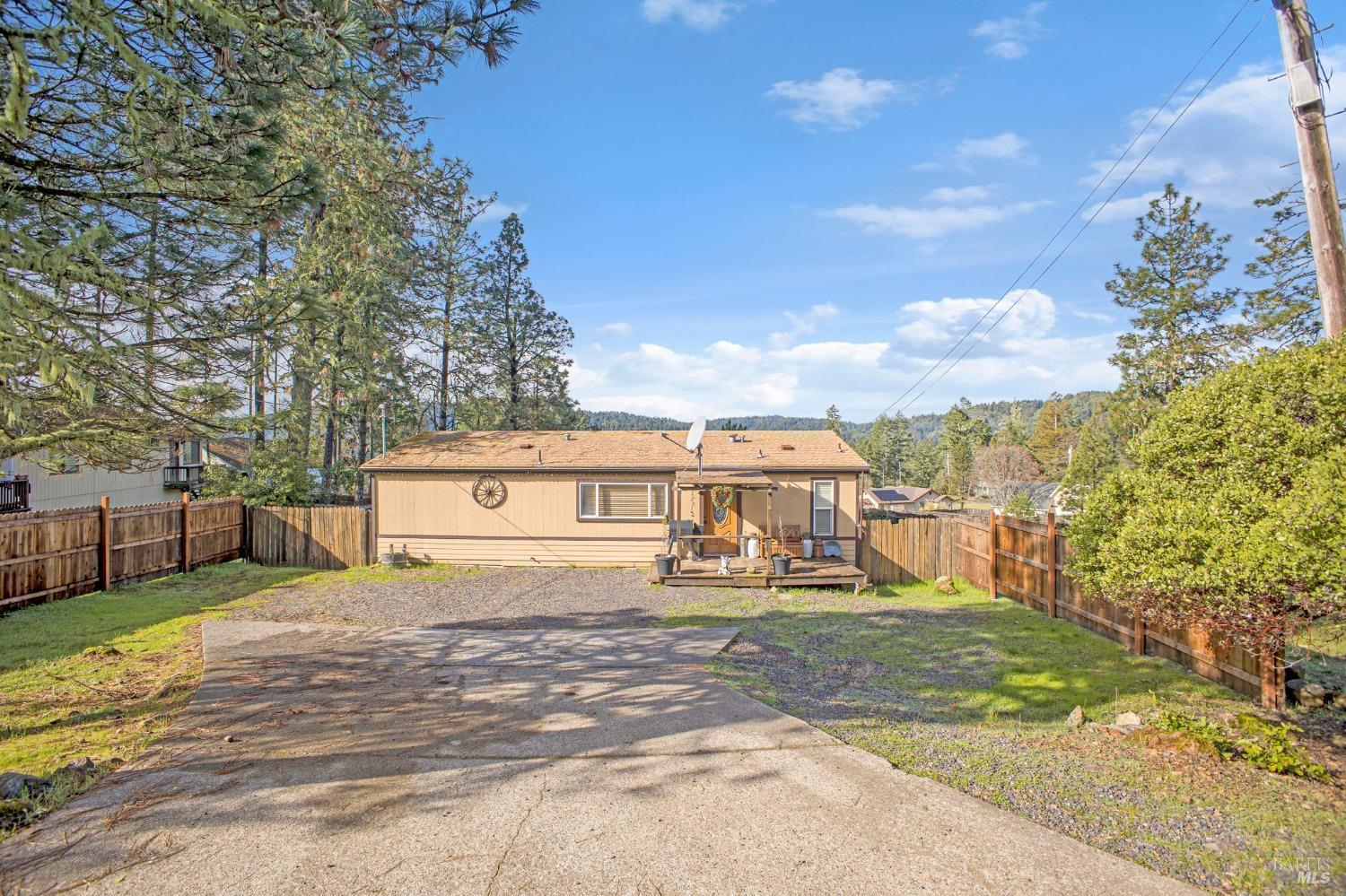 Photo of 1659 Padula Dr in Willits, CA