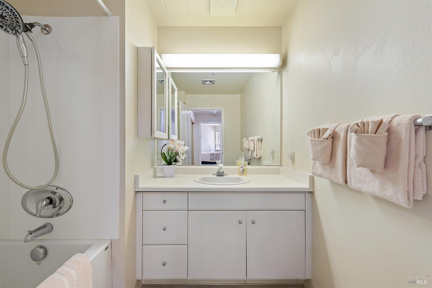 Detail Gallery Image 17 of 28 For 100 Thorndale Dr #212,  San Rafael,  CA 94903 - 1 Beds | 1 Baths