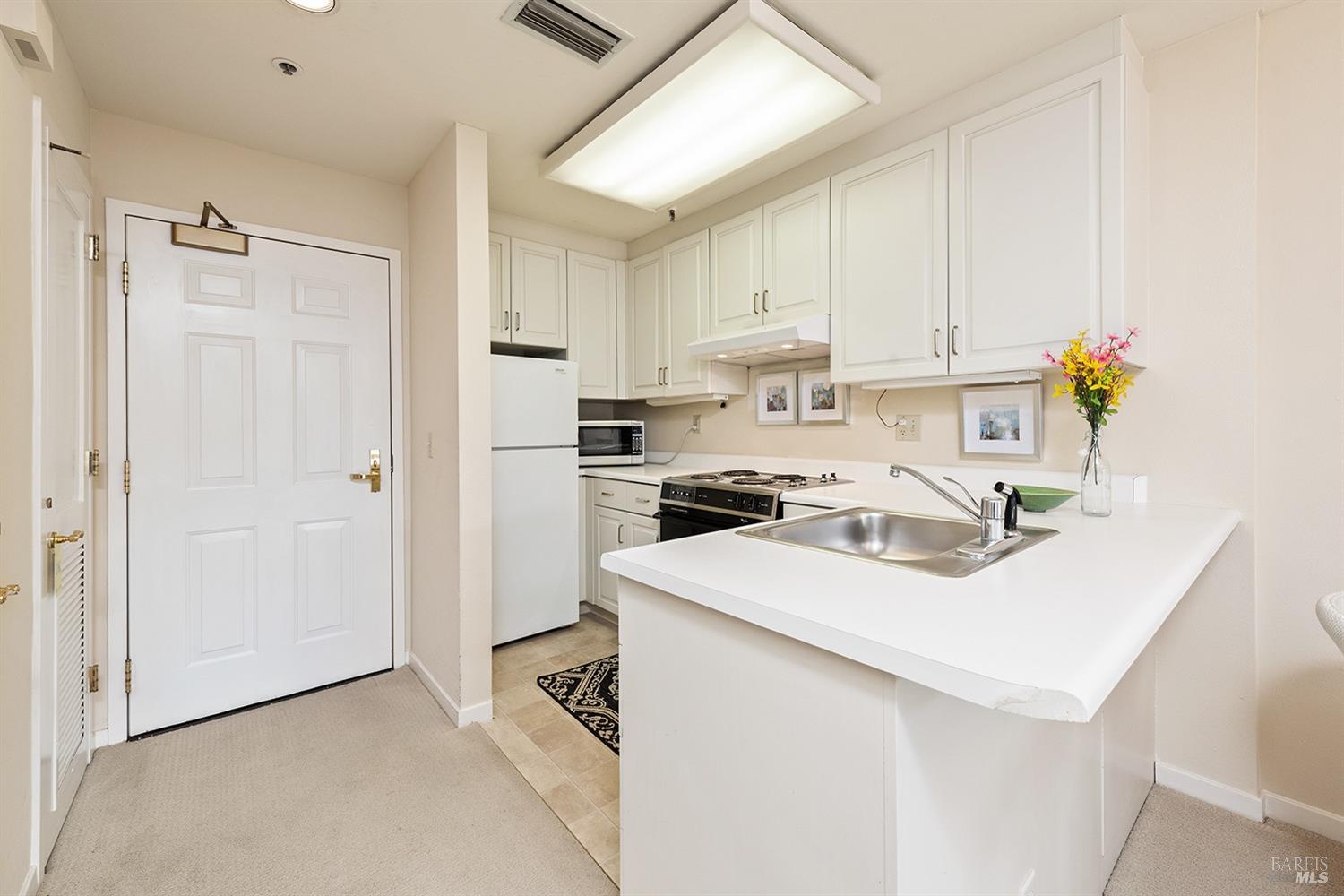 Detail Gallery Image 3 of 28 For 100 Thorndale Dr #212,  San Rafael,  CA 94903 - 1 Beds | 1 Baths