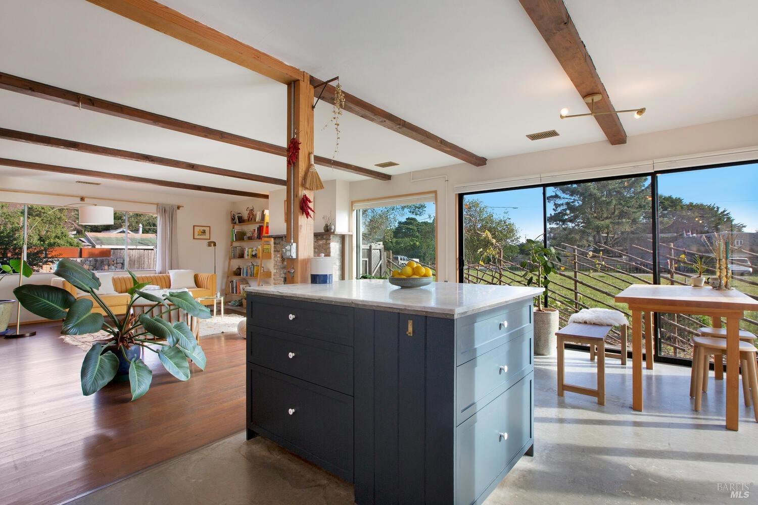 Detail Gallery Image 12 of 42 For 415 Locust Dr, Bolinas,  CA 94924 - 2 Beds | 2 Baths