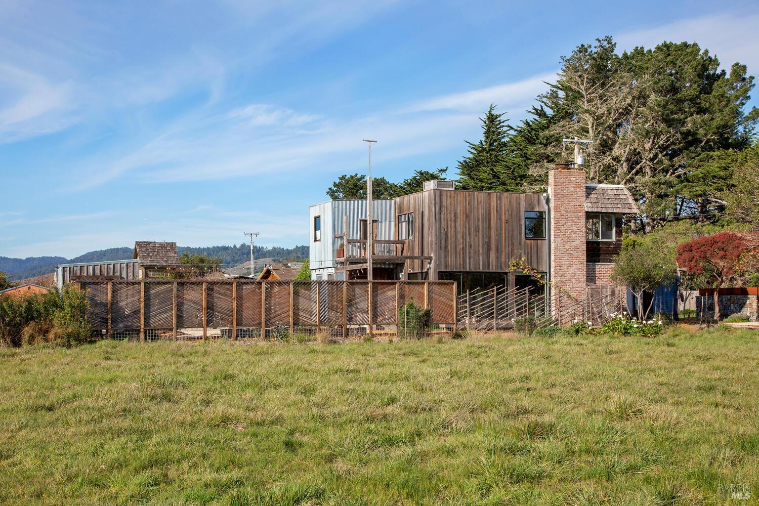 Detail Gallery Image 4 of 42 For 415 Locust Dr, Bolinas,  CA 94924 - 2 Beds | 2 Baths