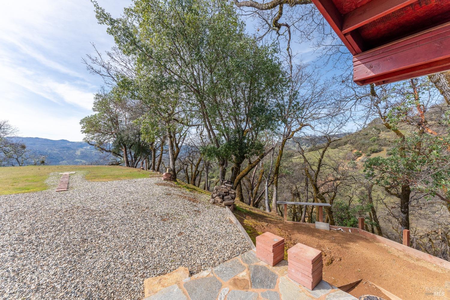 Detail Gallery Image 31 of 51 For 12000 Valley View Dr, Ukiah,  CA 95482 - 1 Beds | 2 Baths