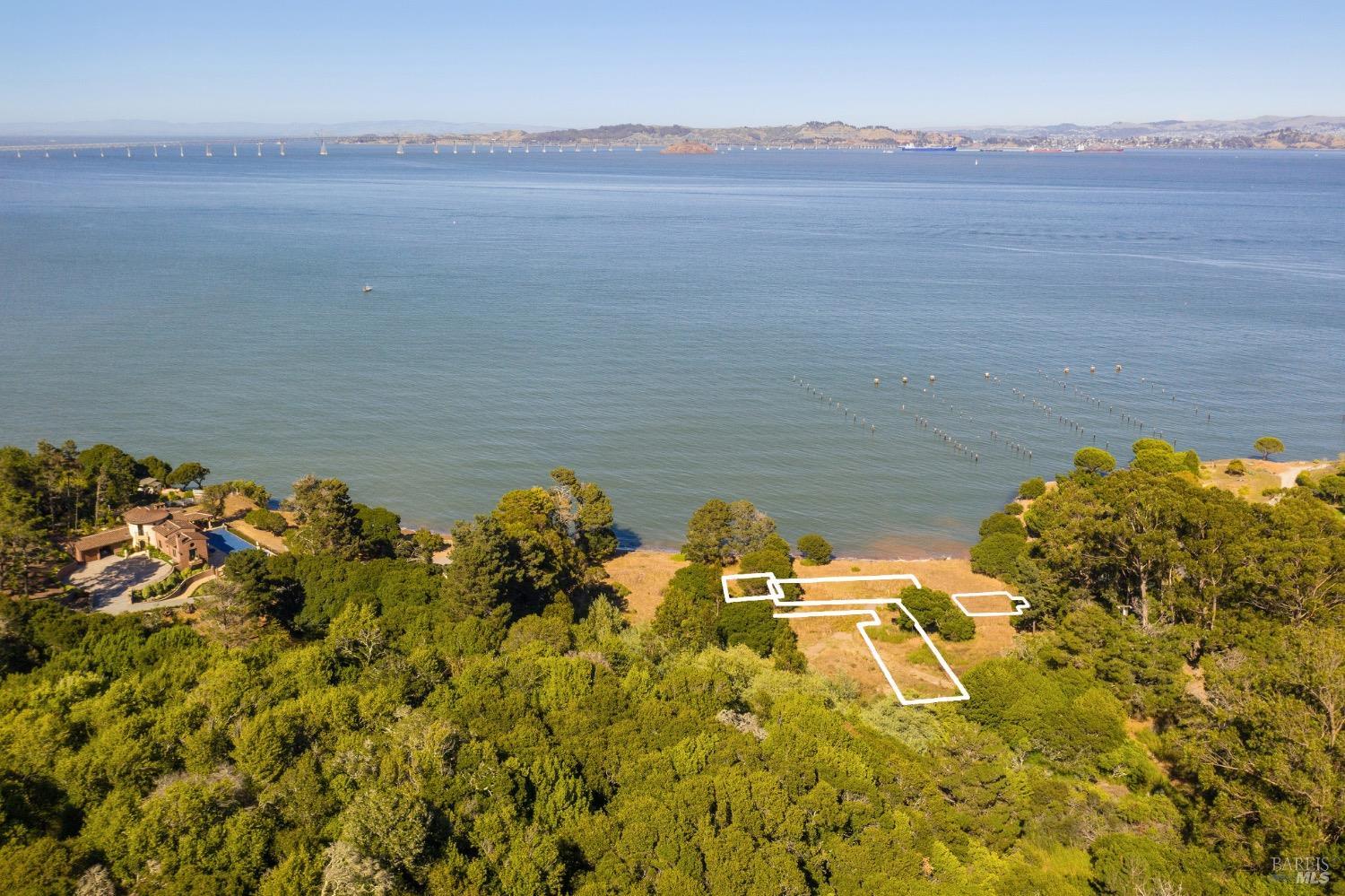 Detail Gallery Image 11 of 15 For 3820 Paradise Dr, Tiburon,  CA 94920 - – Beds | – Baths