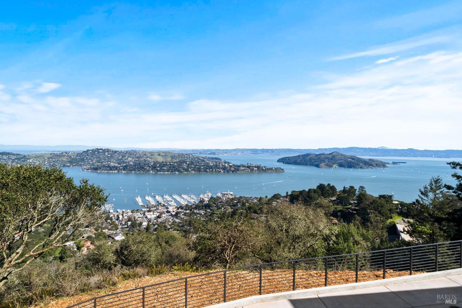 Detail Gallery Image 30 of 98 For 3 Wolfback Ridge Rd, Sausalito,  CA 94965 - 5 Beds | 5/1 Baths