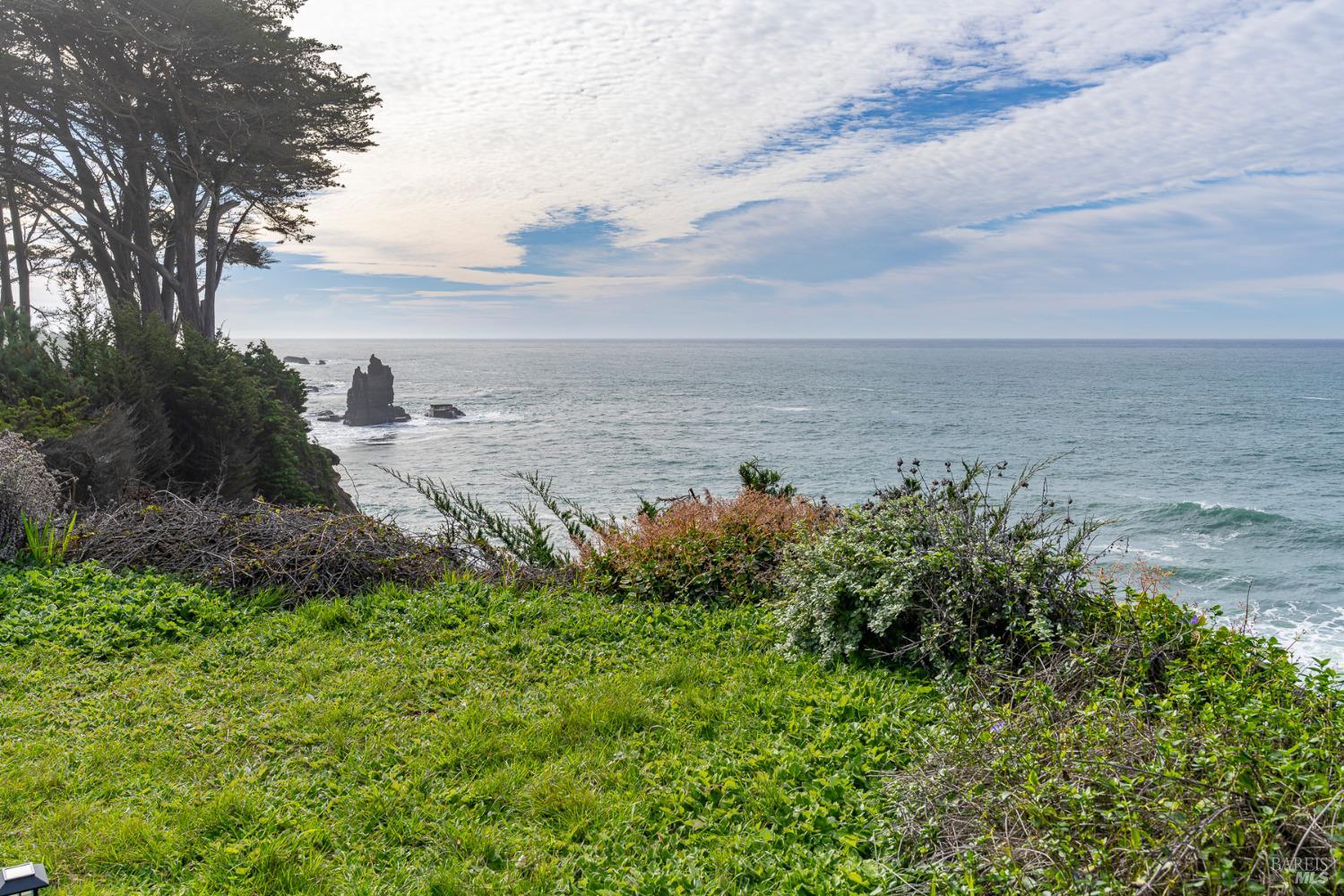 Detail Gallery Image 2 of 46 For 38100 Old Coast Hwy, Gualala,  CA 95445 - 2 Beds | 2 Baths