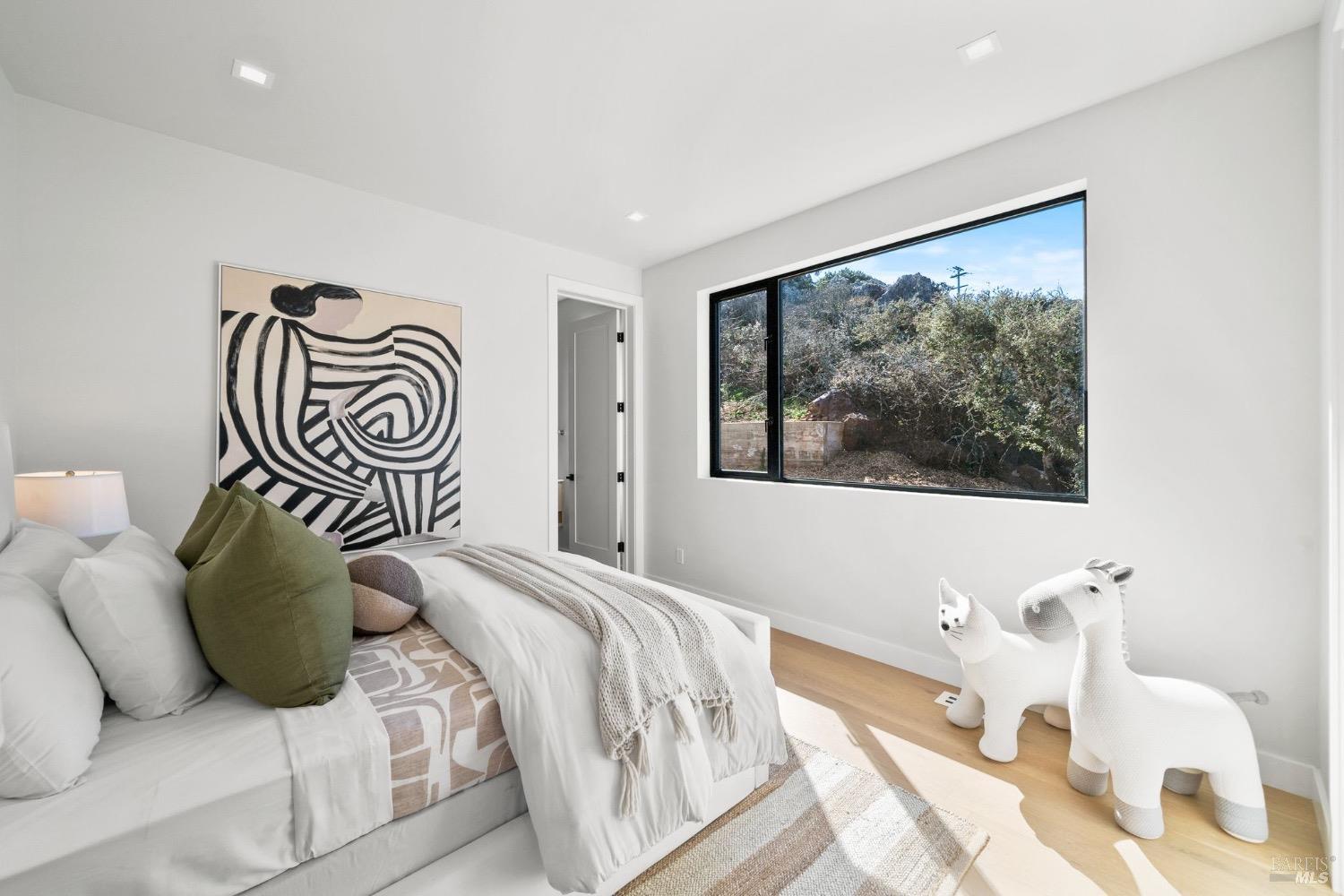 Detail Gallery Image 65 of 98 For 3 Wolfback Ridge Rd, Sausalito,  CA 94965 - 5 Beds | 5/1 Baths