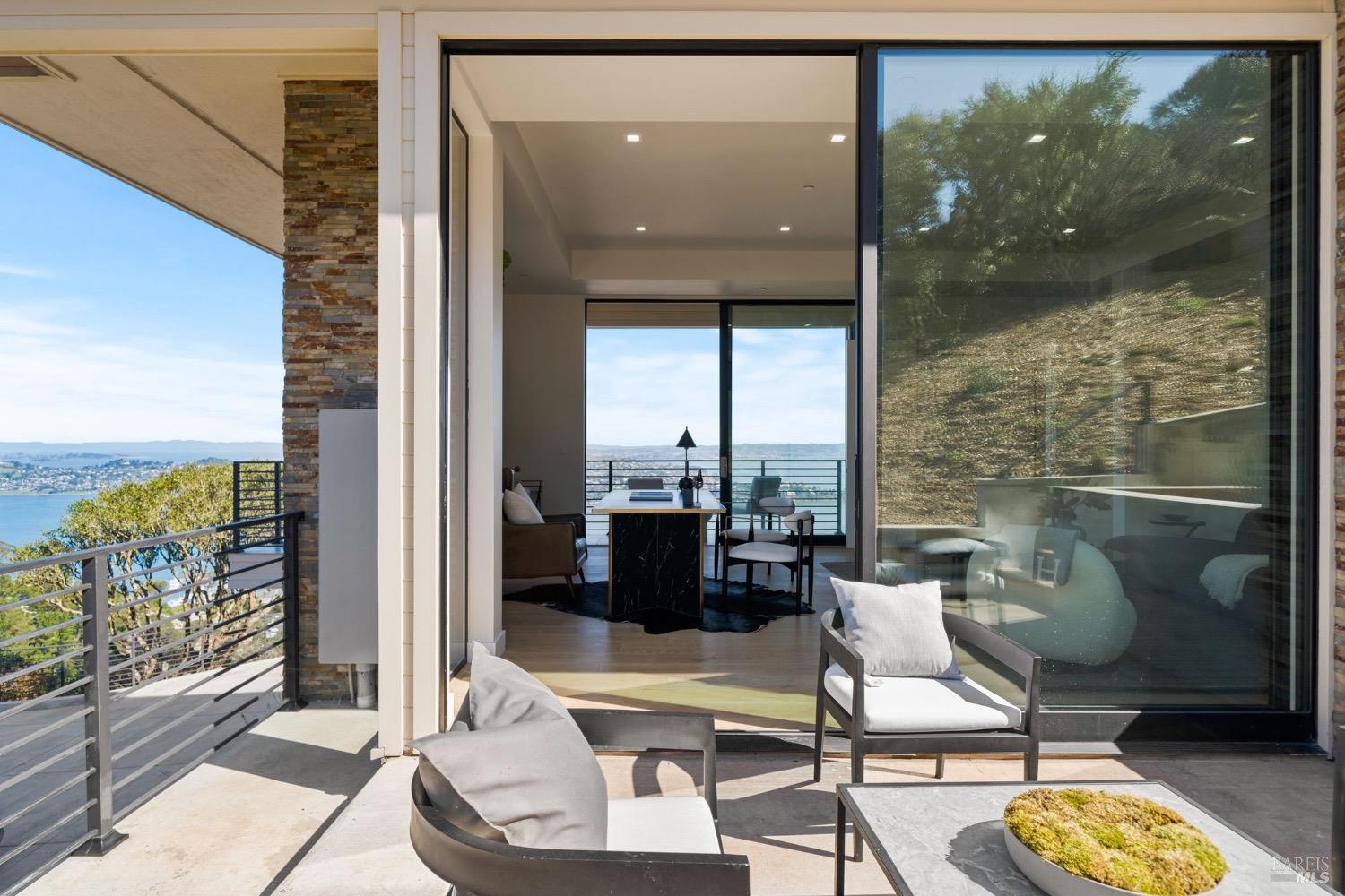 Detail Gallery Image 31 of 98 For 3 Wolfback Ridge Rd, Sausalito,  CA 94965 - 5 Beds | 5/1 Baths