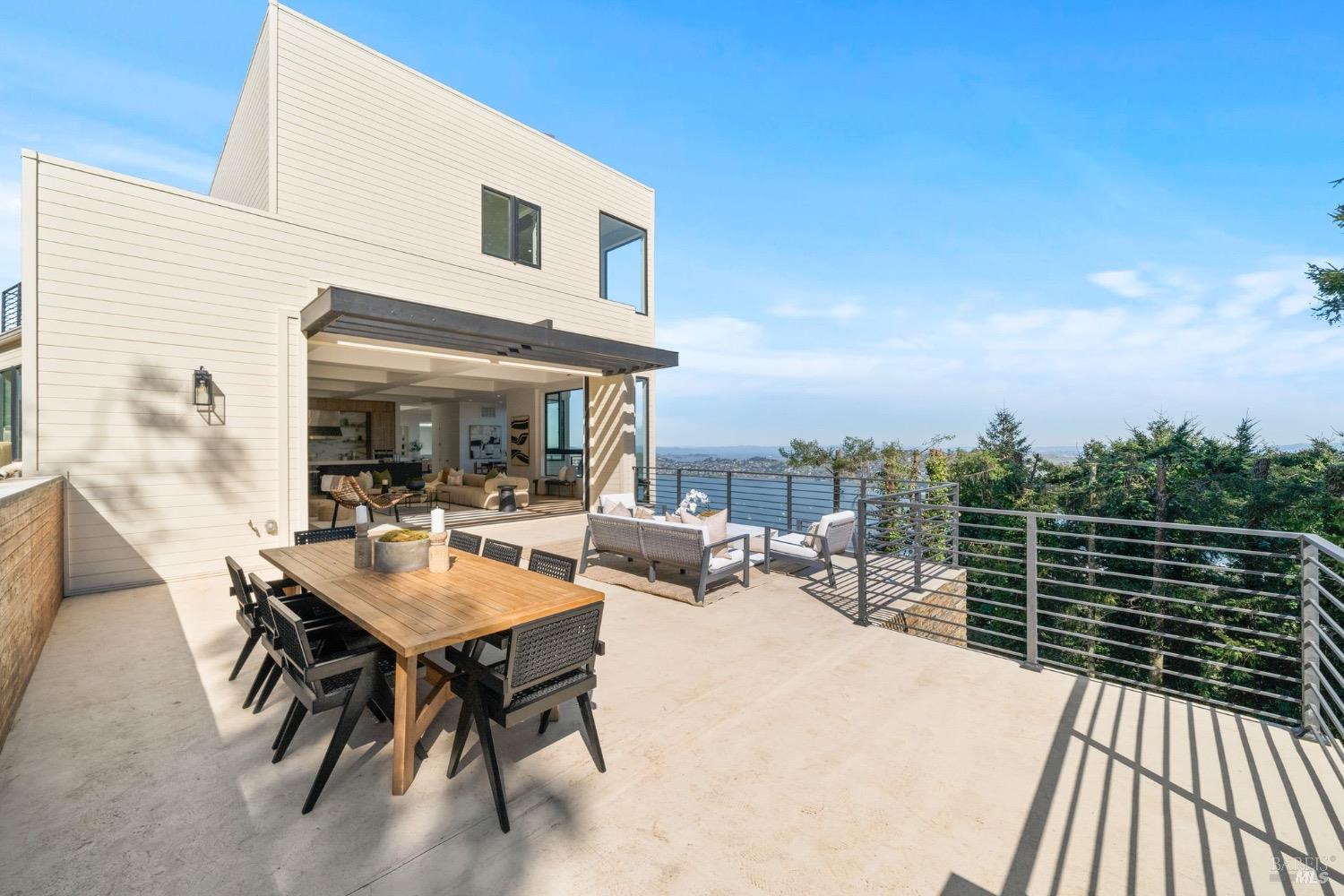 Detail Gallery Image 52 of 98 For 3 Wolfback Ridge Rd, Sausalito,  CA 94965 - 5 Beds | 5/1 Baths