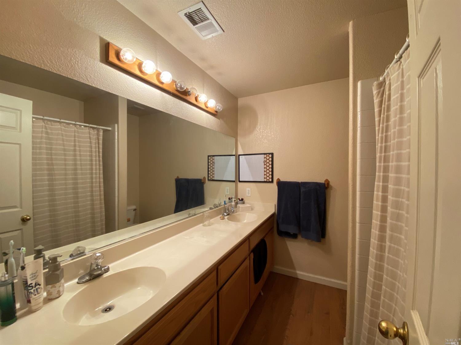 Detail Gallery Image 10 of 14 For 7467 Mountain Pl, Rohnert Park,  CA 94928 - 3 Beds | 2/1 Baths