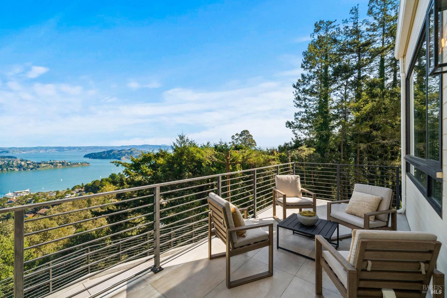 Detail Gallery Image 41 of 98 For 3 Wolfback Ridge Rd, Sausalito,  CA 94965 - 5 Beds | 5/1 Baths