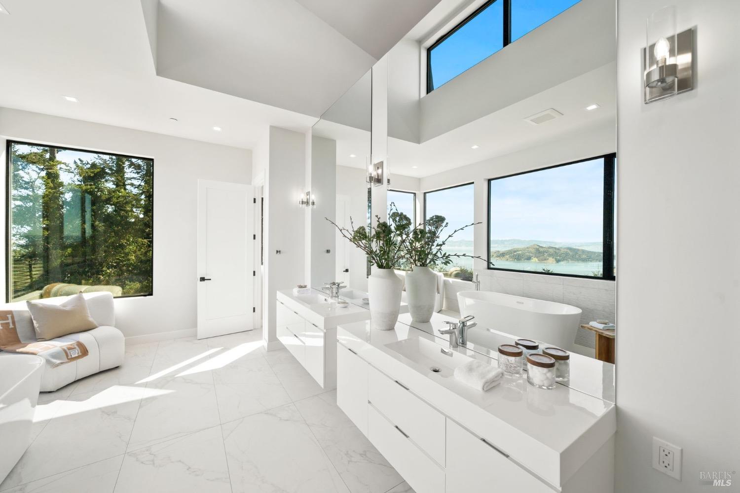 Detail Gallery Image 83 of 98 For 3 Wolfback Ridge Rd, Sausalito,  CA 94965 - 5 Beds | 5/1 Baths