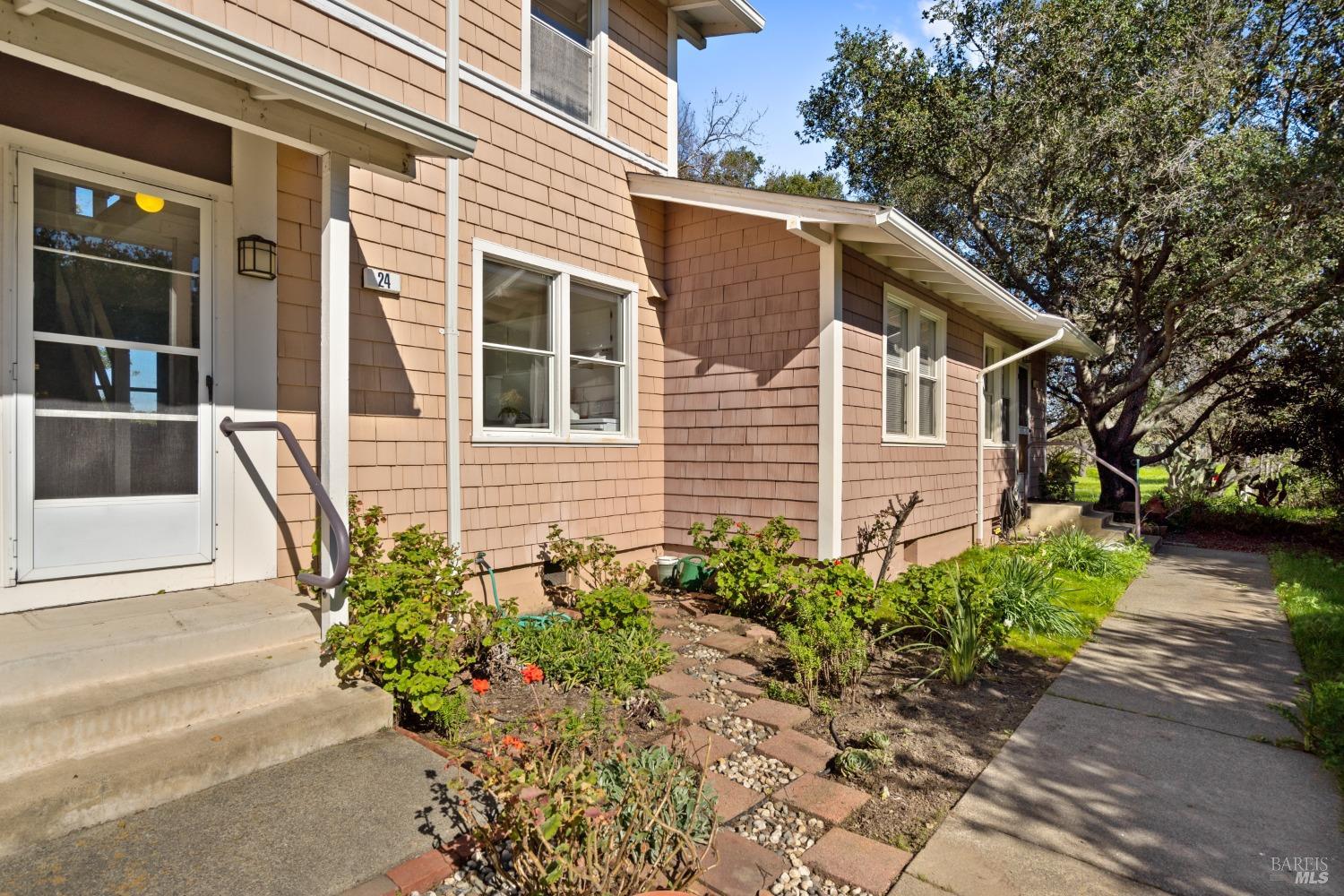 Detail Gallery Image 26 of 37 For 24 Martin Dr, Novato,  CA 94949 - 2 Beds | 1 Baths
