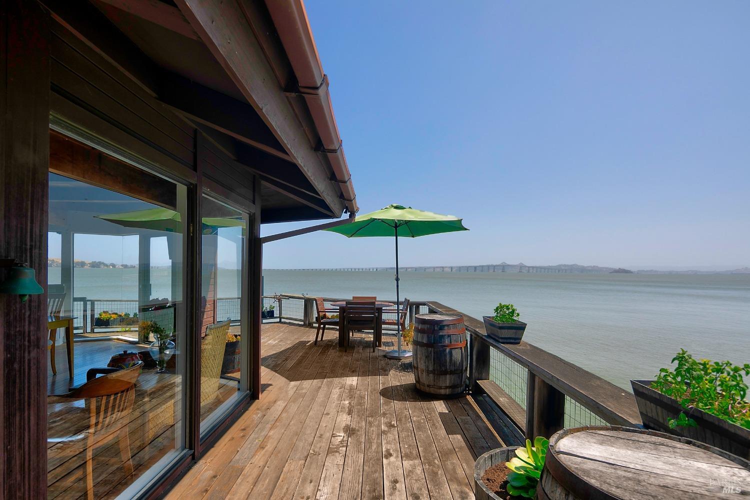 Detail Gallery Image 17 of 99 For 5080 Paradise Dr, Tiburon,  CA 94920 - 5 Beds | 3/1 Baths