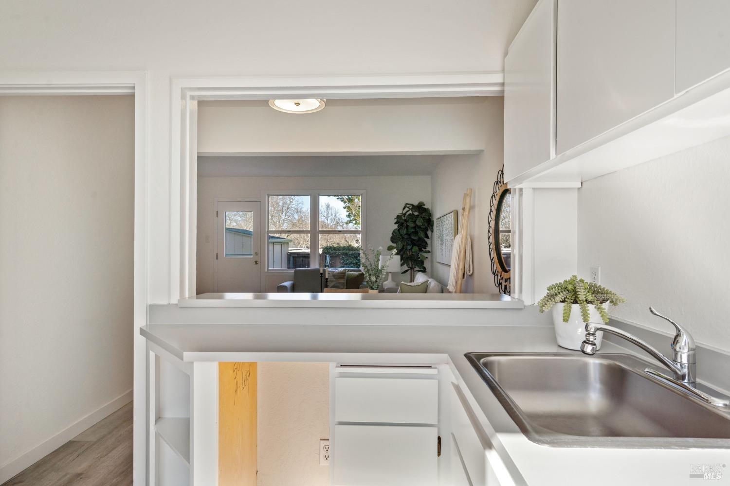 Detail Gallery Image 8 of 37 For 24 Martin Dr, Novato,  CA 94949 - 2 Beds | 1 Baths