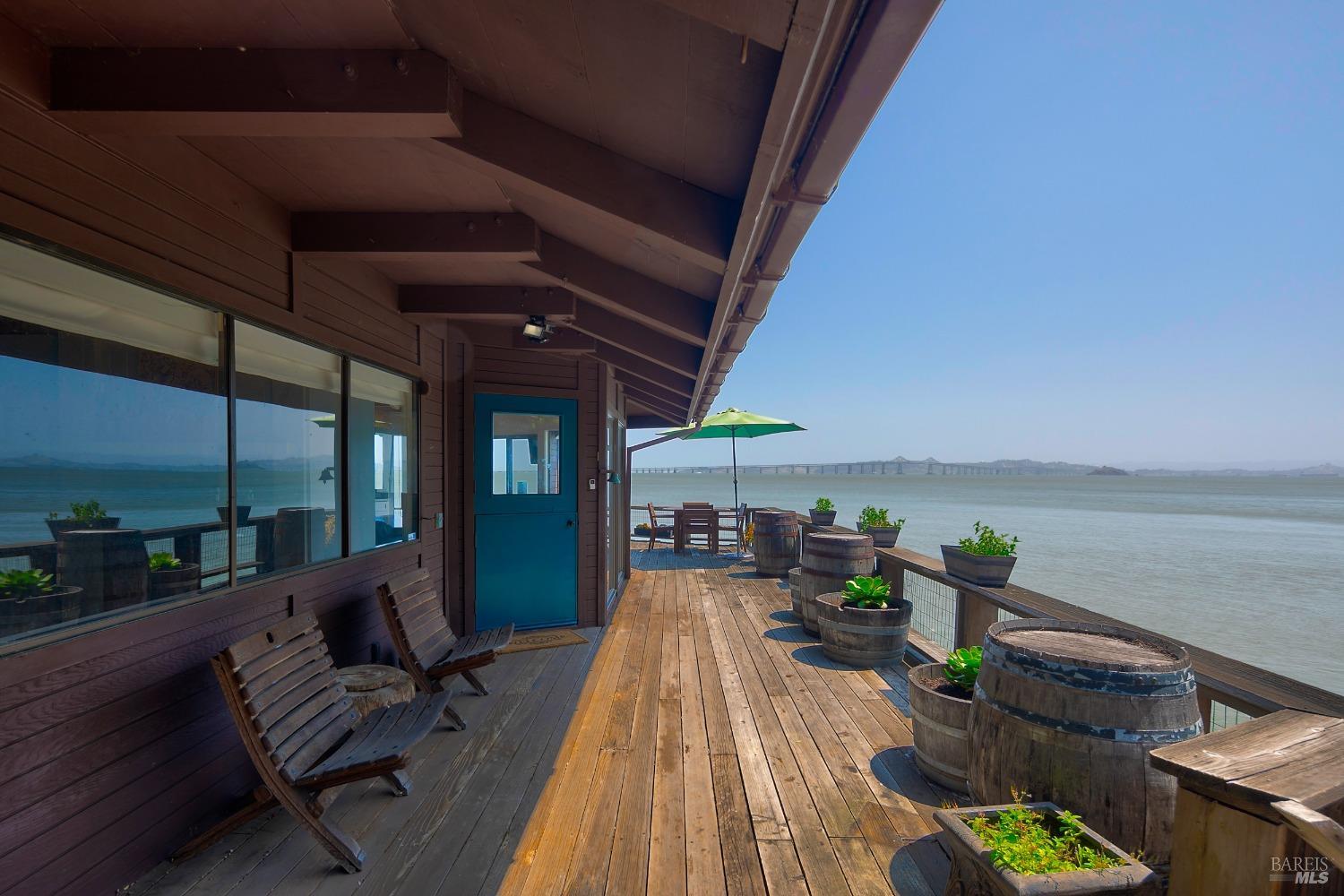 Detail Gallery Image 12 of 99 For 5080 Paradise Dr, Tiburon,  CA 94920 - 5 Beds | 3/1 Baths