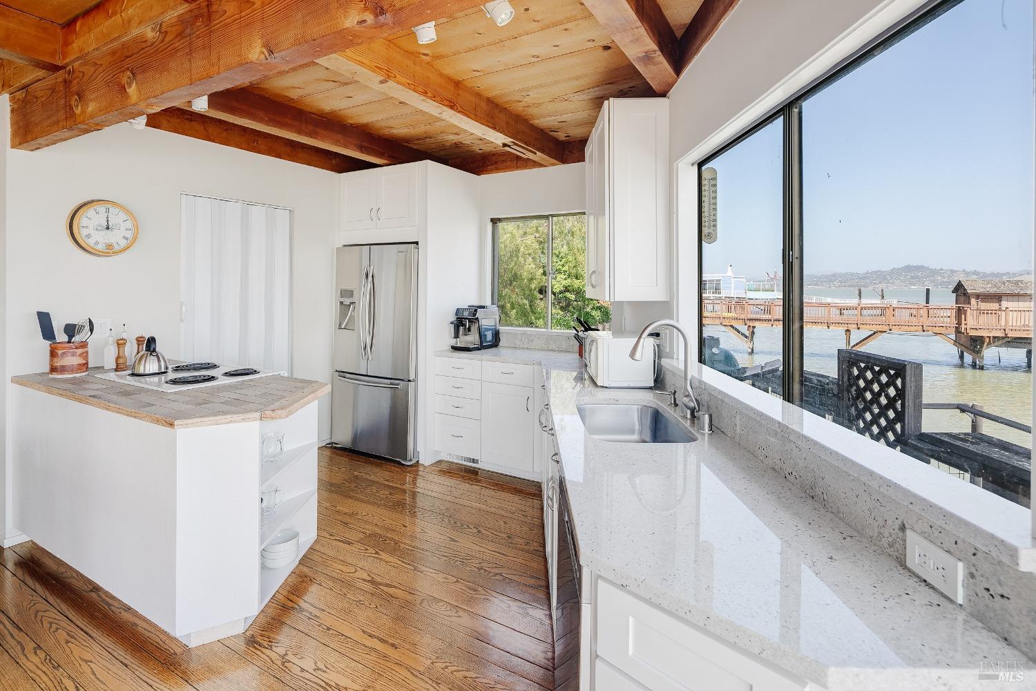 Detail Gallery Image 21 of 99 For 5080 Paradise Dr, Tiburon,  CA 94920 - 5 Beds | 3/1 Baths