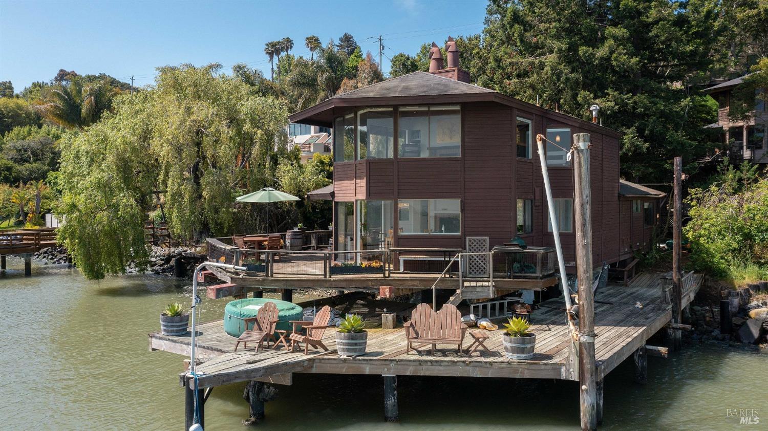 Detail Gallery Image 10 of 99 For 5080 Paradise Dr, Tiburon,  CA 94920 - 5 Beds | 3/1 Baths
