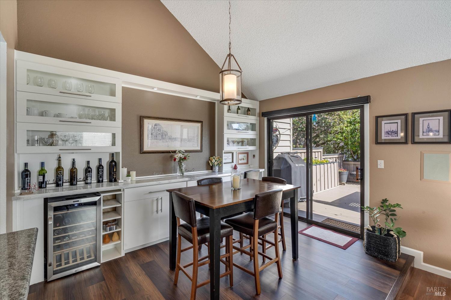Detail Gallery Image 11 of 32 For 1927 Oak Cir, Yountville,  CA 94599 - 2 Beds | 2 Baths