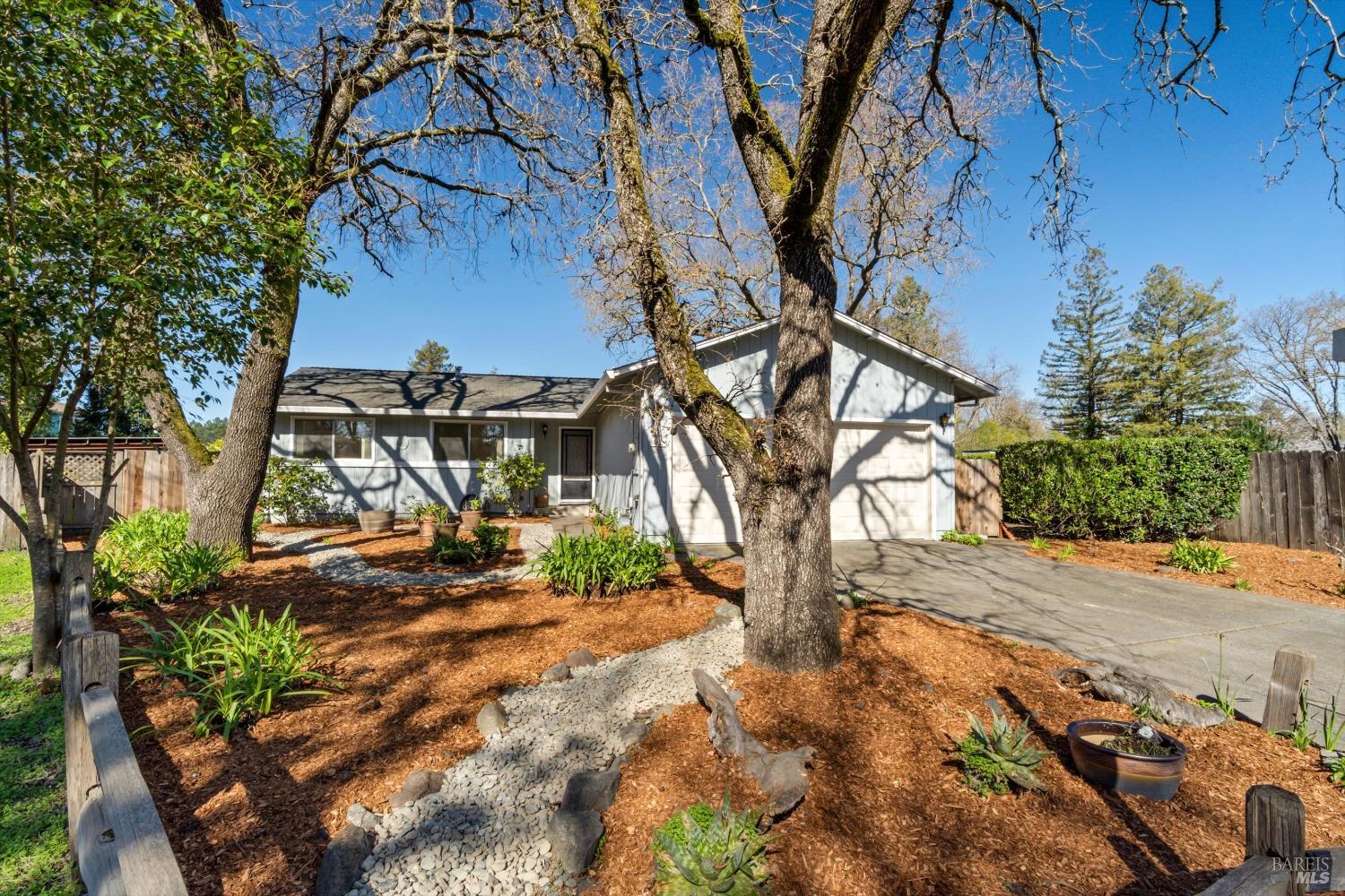 Detail Gallery Image 1 of 1 For 547 Goodman Ave, Santa Rosa,  CA 95407 - 3 Beds | 2 Baths