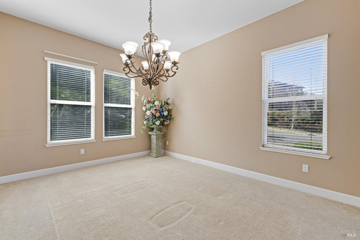 Detail Gallery Image 11 of 64 For 715 Adagio Dr, Fairfield,  CA 94534 - 4 Beds | 2/1 Baths
