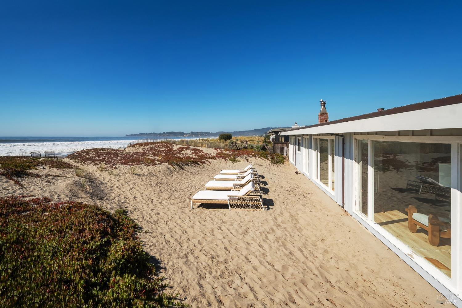 Detail Gallery Image 1 of 31 For 106 Seadrift Rd, Stinson Beach,  CA 94970 - 4 Beds | 2 Baths