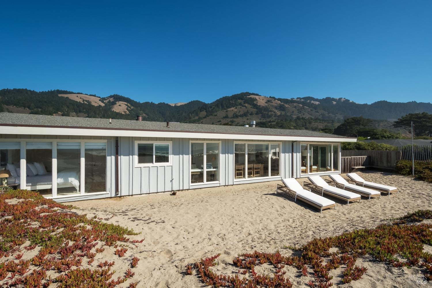 Detail Gallery Image 24 of 31 For 106 Seadrift Rd, Stinson Beach,  CA 94970 - 4 Beds | 2 Baths