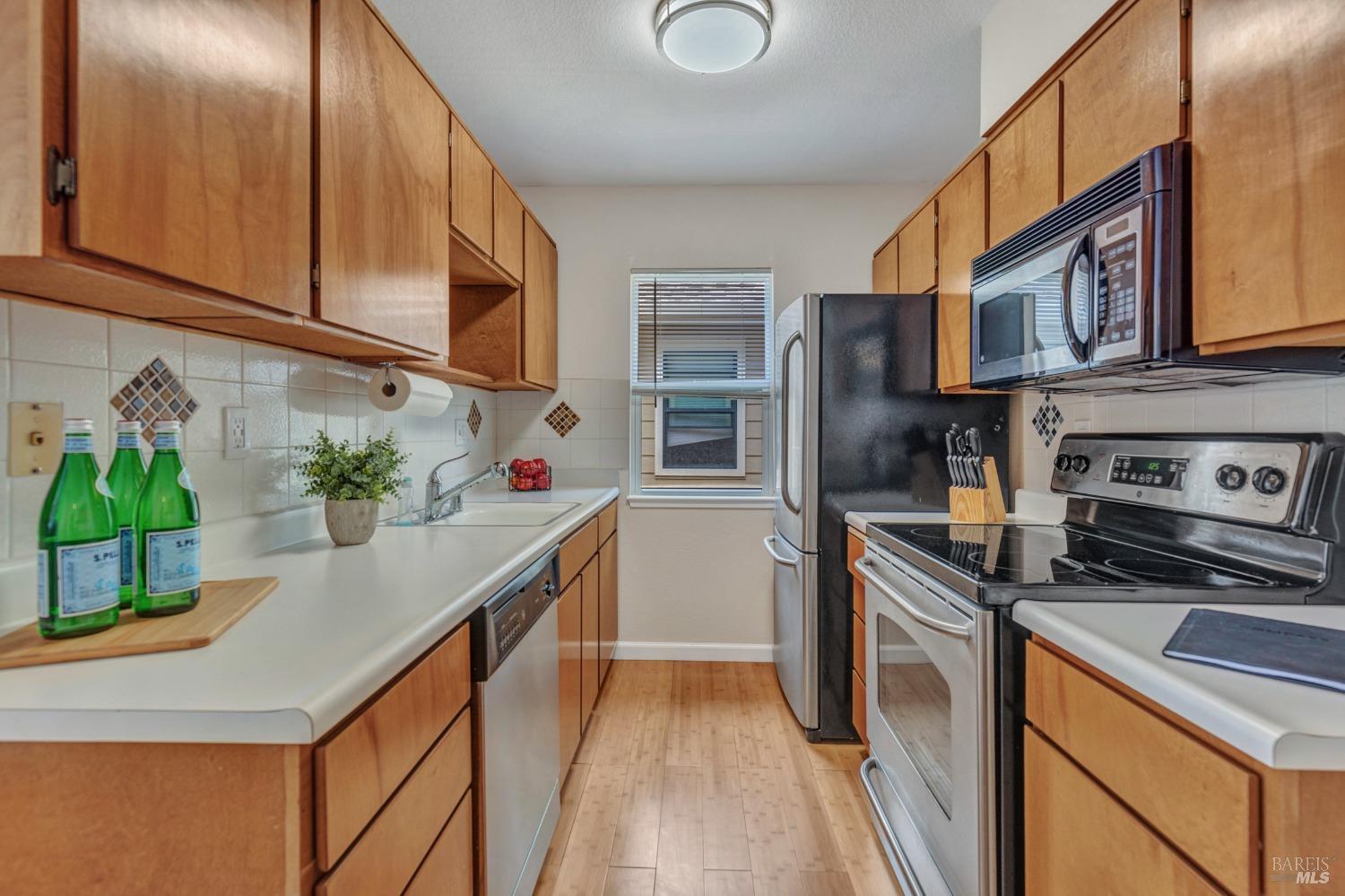 Detail Gallery Image 13 of 46 For 108 Shoreline Ct, Richmond,  CA 94804 - 1 Beds | 1 Baths