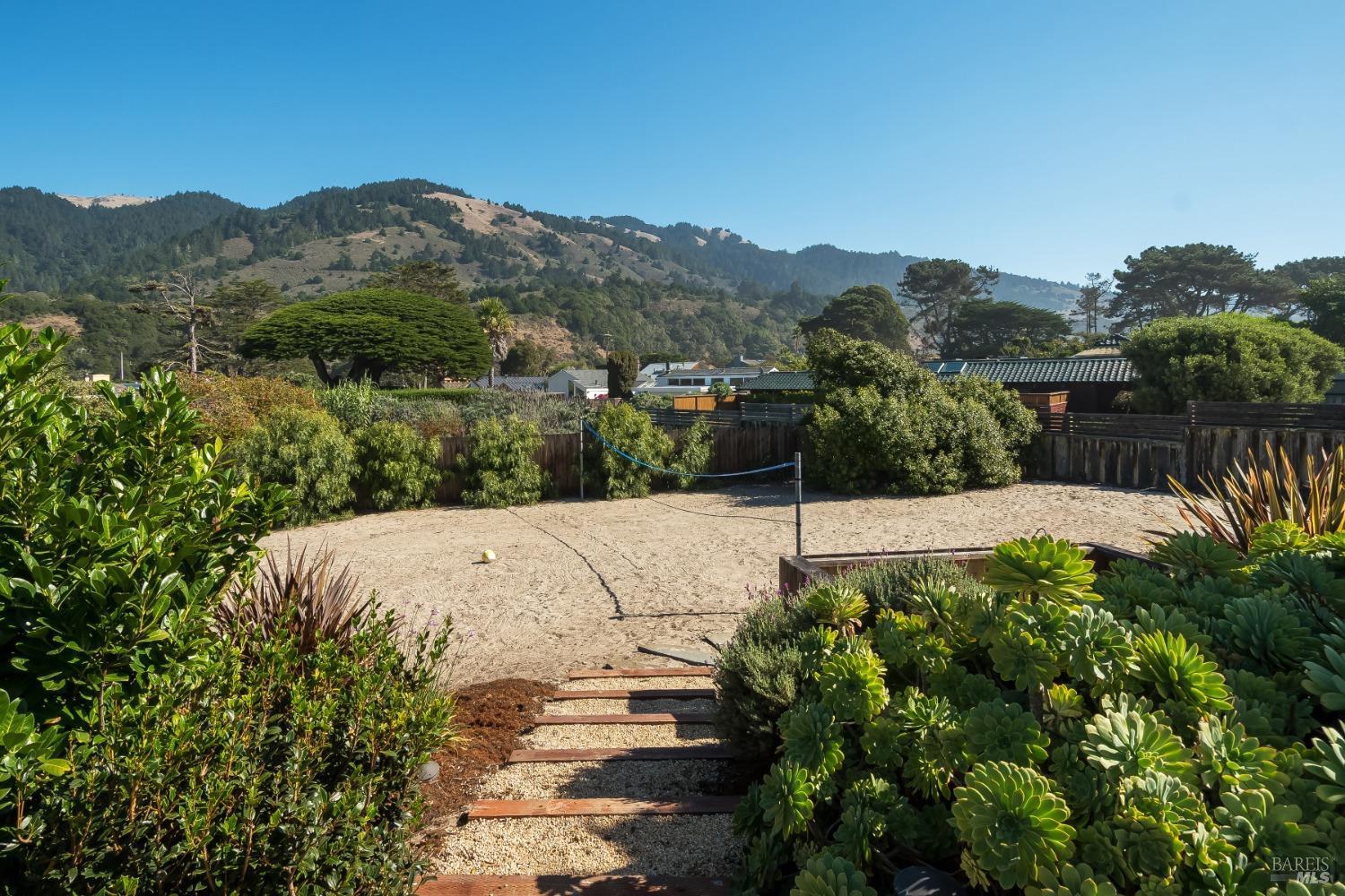 Detail Gallery Image 22 of 31 For 106 Seadrift Rd, Stinson Beach,  CA 94970 - 4 Beds | 2 Baths