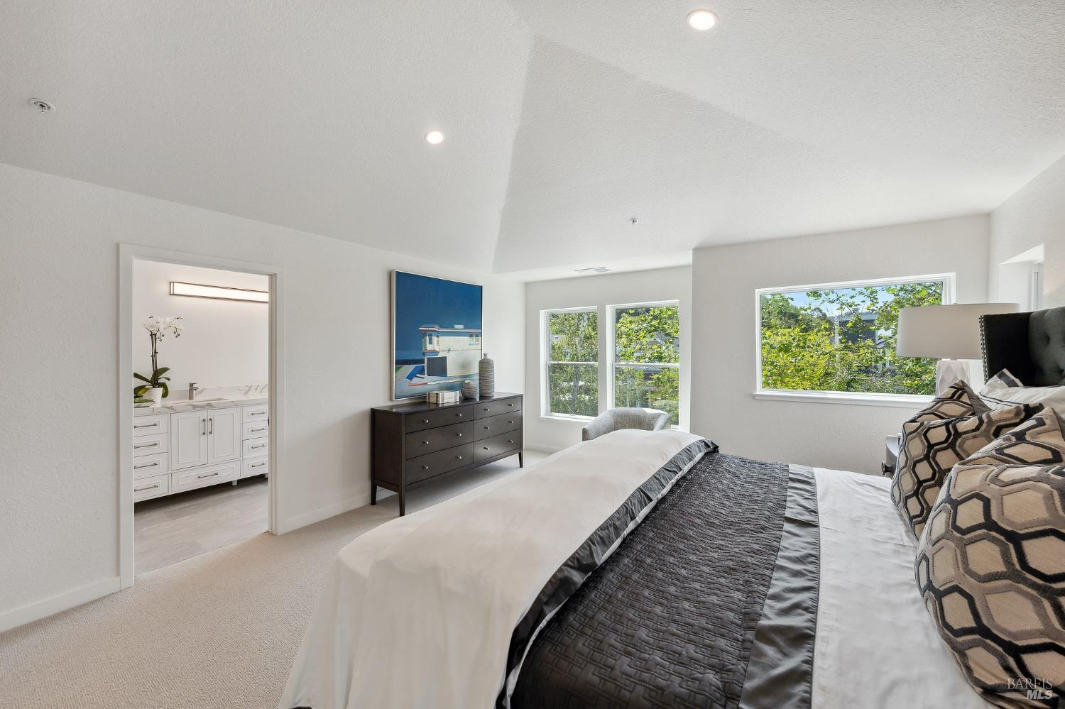 Detail Gallery Image 27 of 54 For 34 Sandy Creek Way, Larkspur,  CA 94939 - 3 Beds | 2/1 Baths