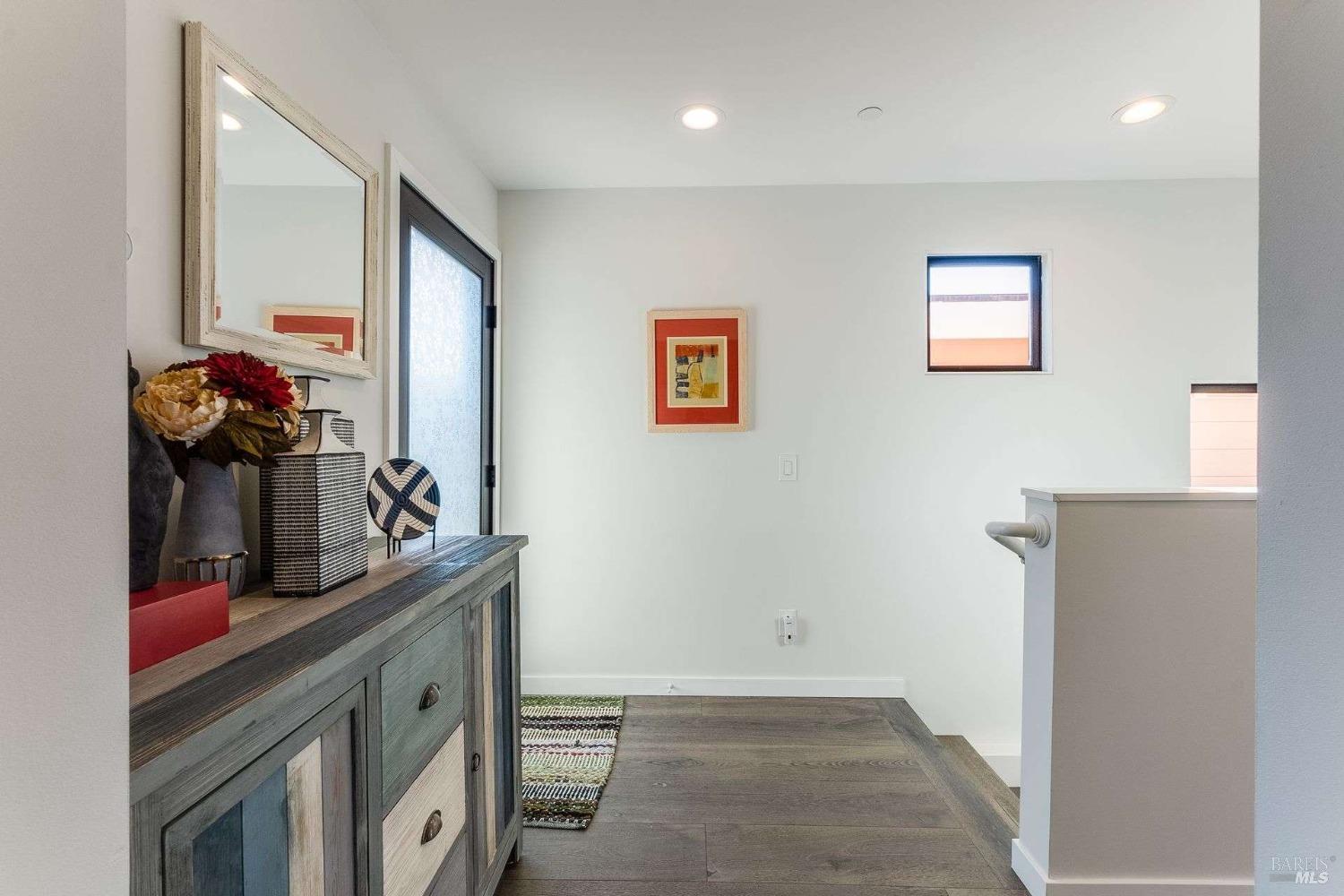 Detail Gallery Image 35 of 42 For 27 Gate 6 1/2 Rd, Sausalito,  CA 94965 - 3 Beds | 2/1 Baths