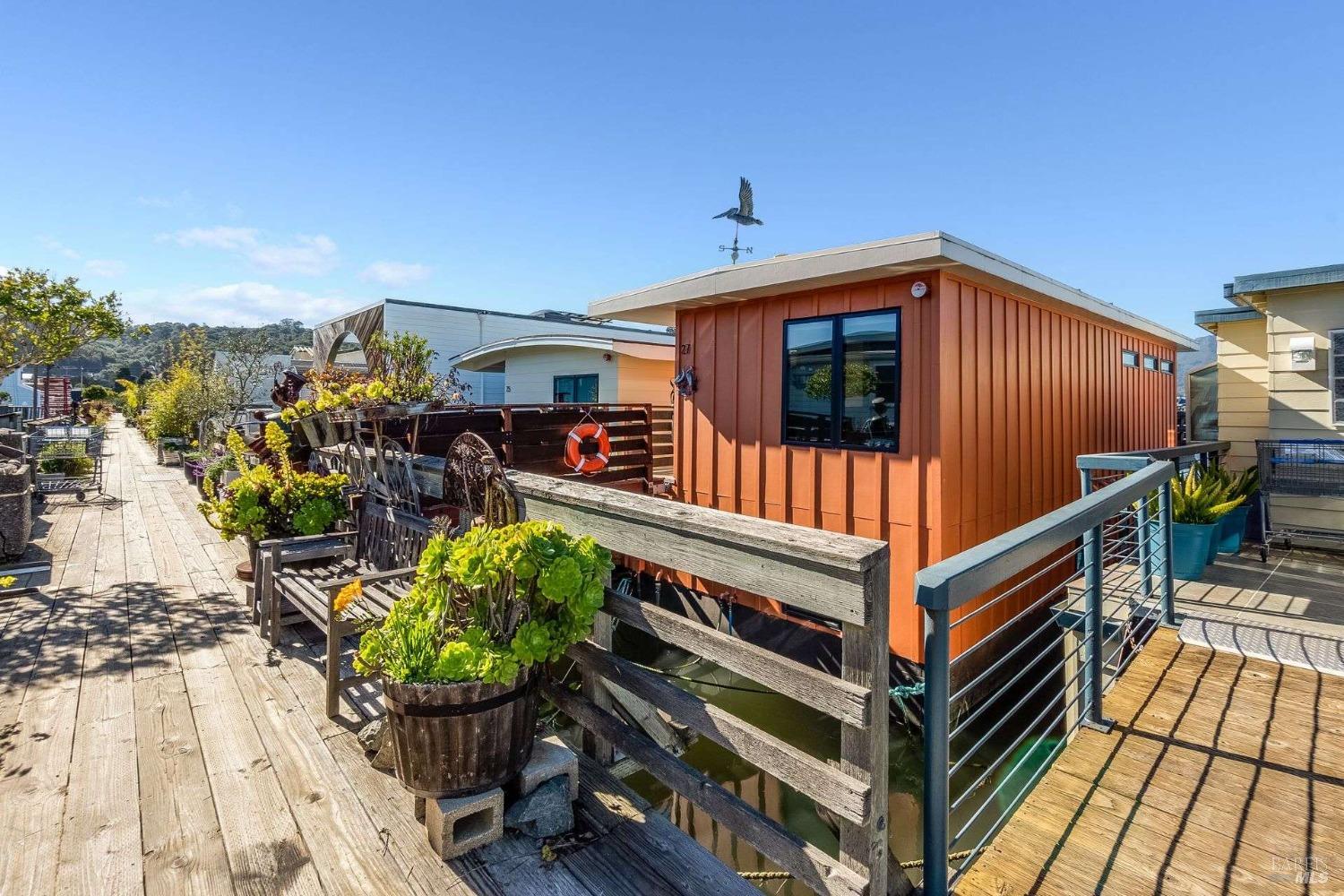 Detail Gallery Image 25 of 42 For 27 Gate 6 1/2 Rd, Sausalito,  CA 94965 - 3 Beds | 2/1 Baths