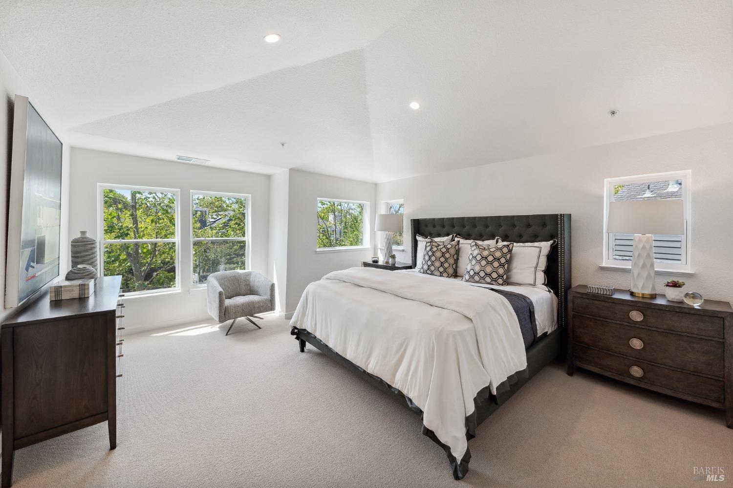 Detail Gallery Image 25 of 54 For 34 Sandy Creek Way, Larkspur,  CA 94939 - 3 Beds | 2/1 Baths