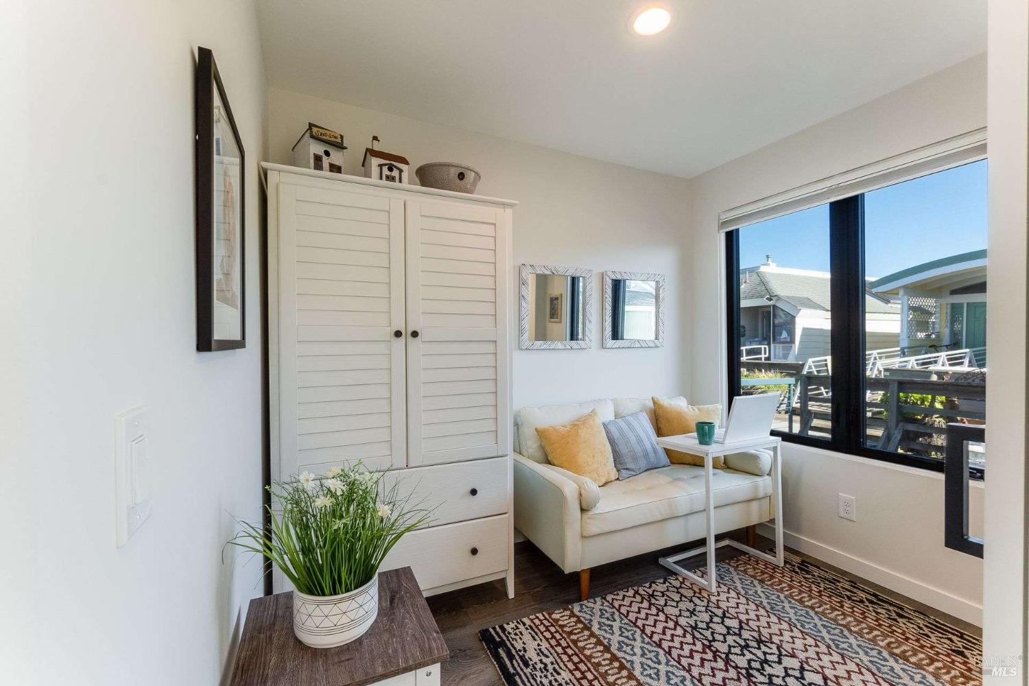 Detail Gallery Image 19 of 42 For 27 Gate 6 1/2 Rd, Sausalito,  CA 94965 - 3 Beds | 2/1 Baths