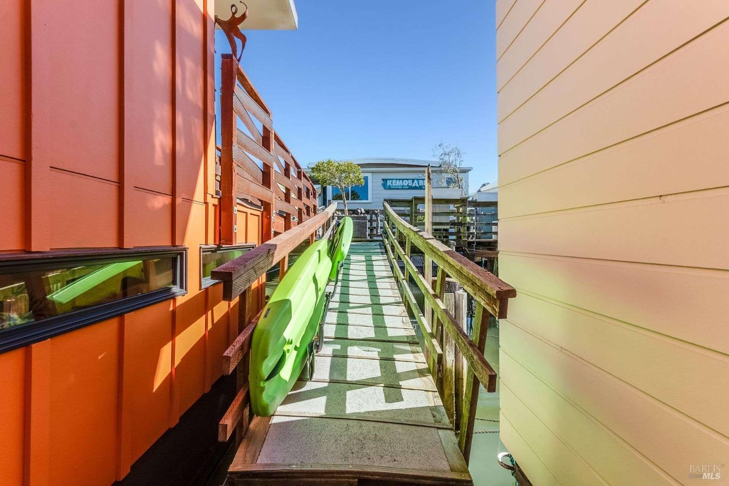 Detail Gallery Image 32 of 42 For 27 Gate 6 1/2 Rd, Sausalito,  CA 94965 - 3 Beds | 2/1 Baths
