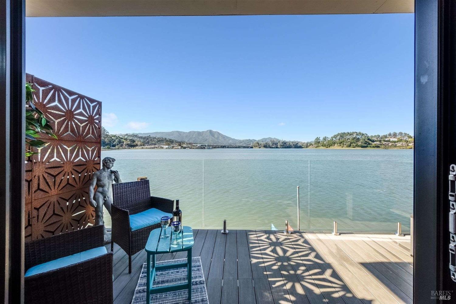 Detail Gallery Image 5 of 42 For 27 Gate 6 1/2 Rd, Sausalito,  CA 94965 - 3 Beds | 2/1 Baths