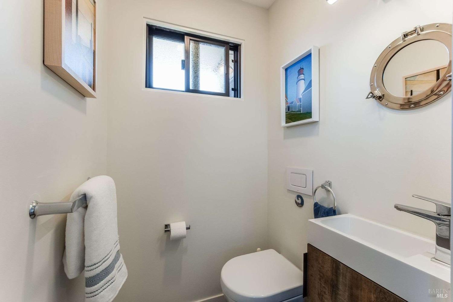 Detail Gallery Image 21 of 42 For 27 Gate 6 1/2 Rd, Sausalito,  CA 94965 - 3 Beds | 2/1 Baths