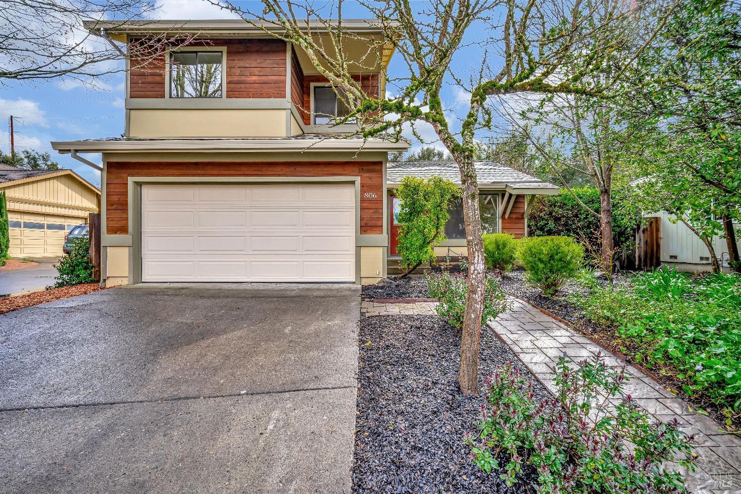 Detail Gallery Image 1 of 1 For 806 Canary Ct, Healdsburg,  CA 95448 - 3 Beds | 2/1 Baths