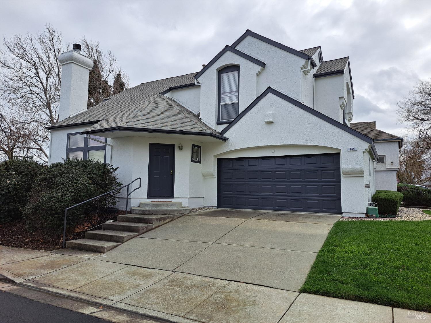 Photo of 849 Chateau Cir in Vacaville, CA