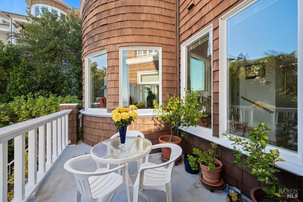 Detail Gallery Image 47 of 52 For 99 Bulkley Ave, Sausalito,  CA 94965 - 2 Beds | 2/1 Baths