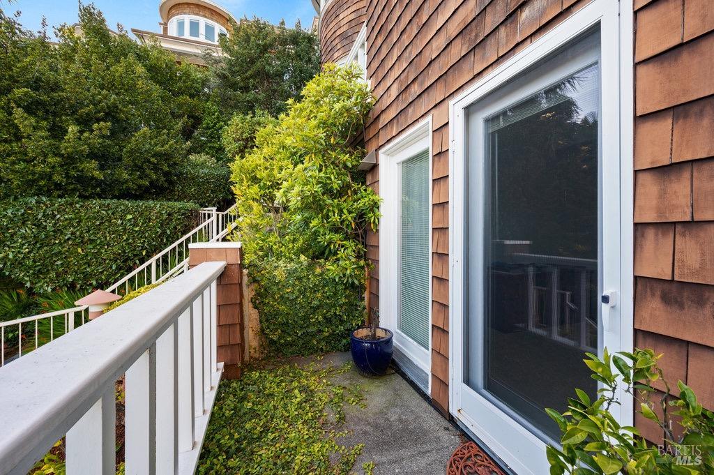 Detail Gallery Image 44 of 52 For 99 Bulkley Ave, Sausalito,  CA 94965 - 2 Beds | 2/1 Baths