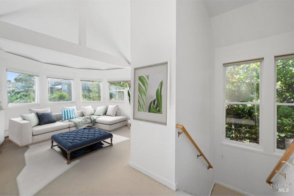 Detail Gallery Image 9 of 52 For 99 Bulkley Ave, Sausalito,  CA 94965 - 2 Beds | 2/1 Baths