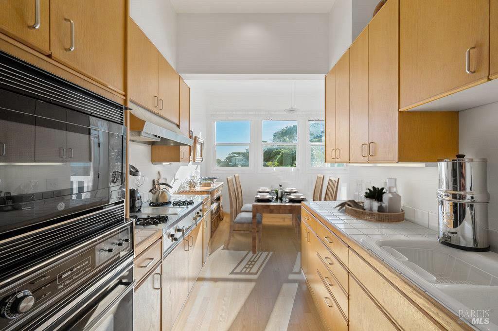 Detail Gallery Image 18 of 52 For 99 Bulkley Ave, Sausalito,  CA 94965 - 2 Beds | 2/1 Baths