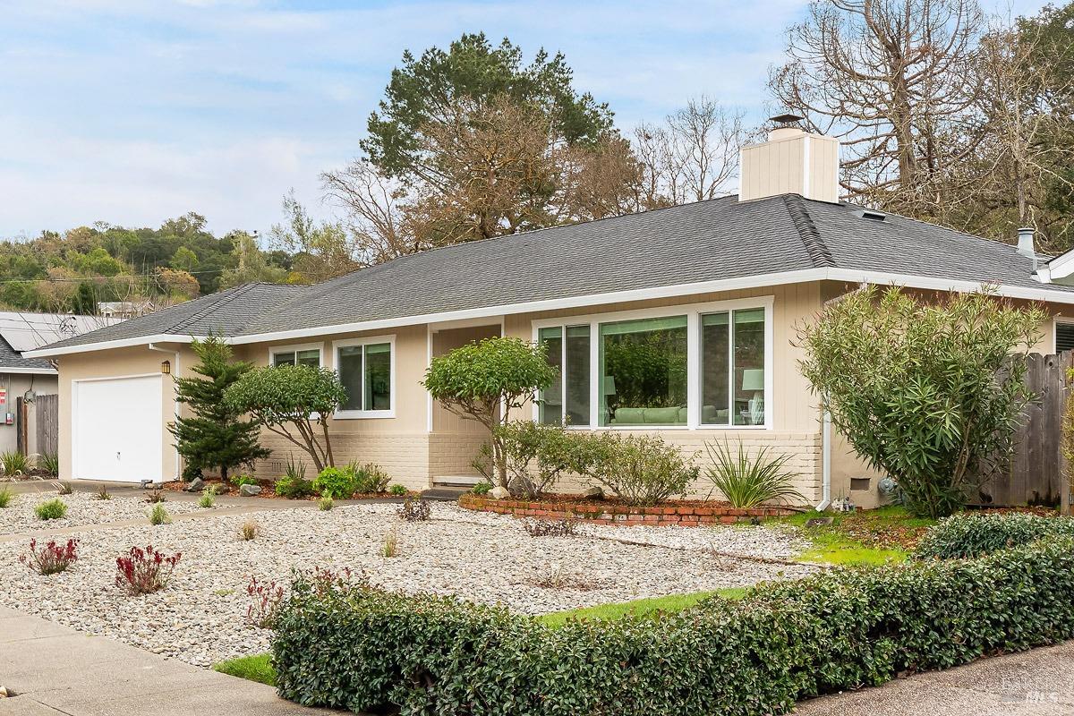 Photo of 60 Westwood Dr in Novato, CA