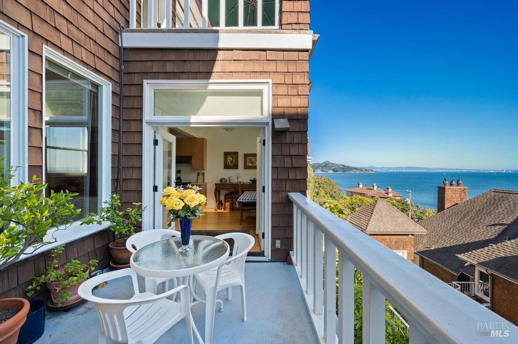 Detail Gallery Image 19 of 52 For 99 Bulkley Ave, Sausalito,  CA 94965 - 2 Beds | 2/1 Baths