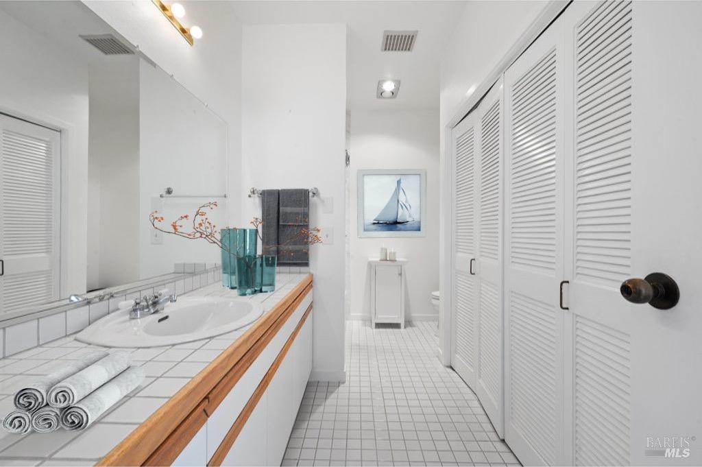 Detail Gallery Image 23 of 52 For 99 Bulkley Ave, Sausalito,  CA 94965 - 2 Beds | 2/1 Baths
