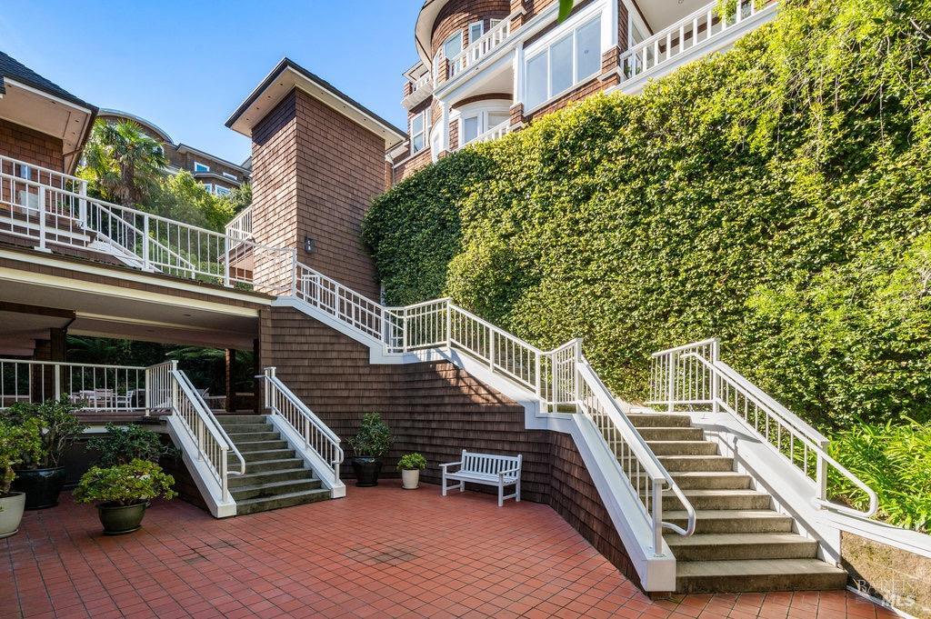 Detail Gallery Image 28 of 52 For 99 Bulkley Ave, Sausalito,  CA 94965 - 2 Beds | 2/1 Baths