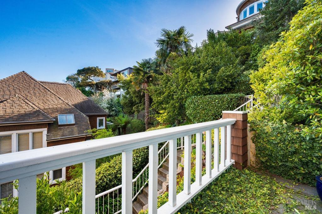 Detail Gallery Image 45 of 52 For 99 Bulkley Ave, Sausalito,  CA 94965 - 2 Beds | 2/1 Baths