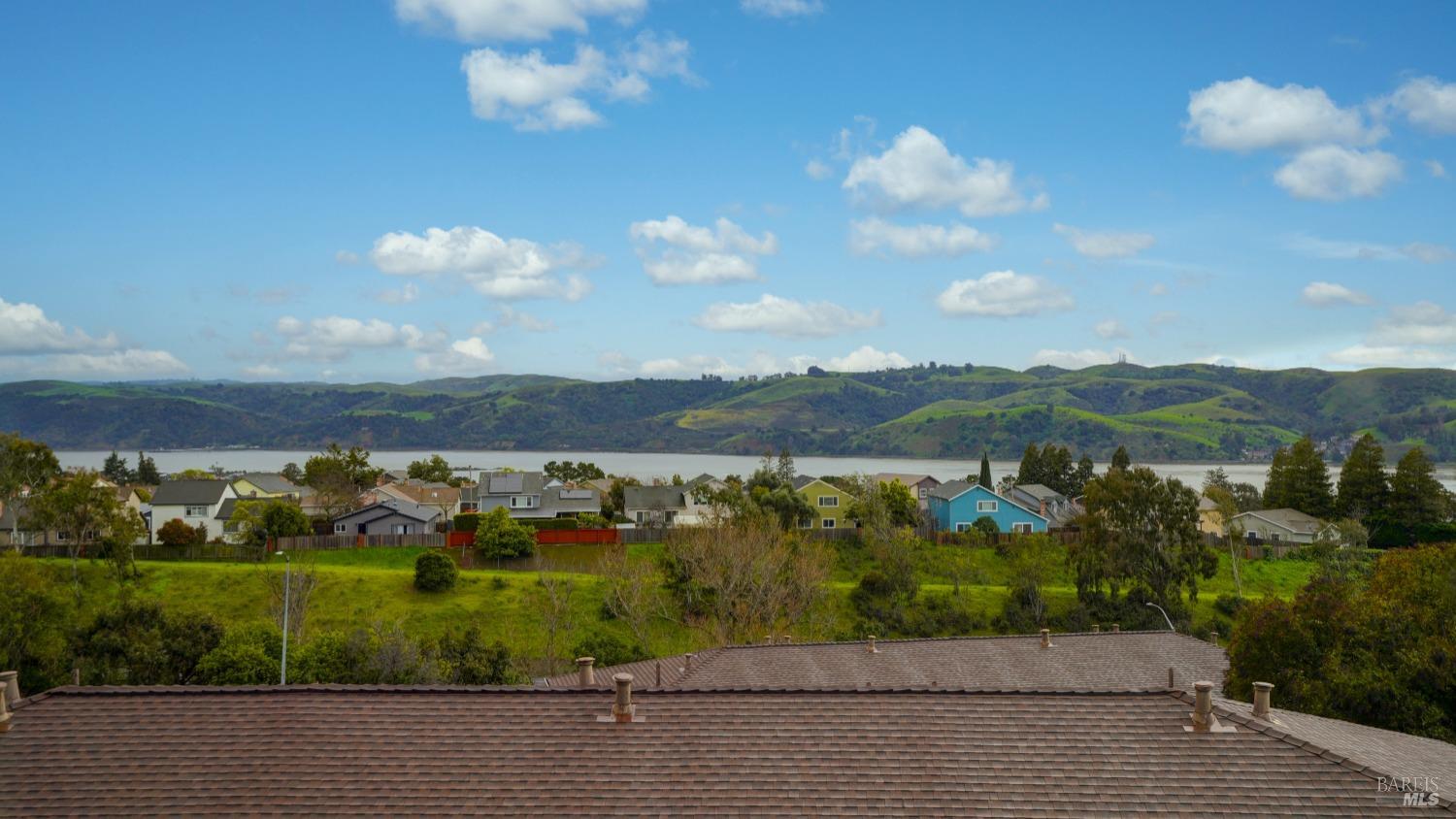 Detail Gallery Image 1 of 1 For 117 Sunset Cir #24,  Benicia,  CA 94510 - 3 Beds | 1/1 Baths